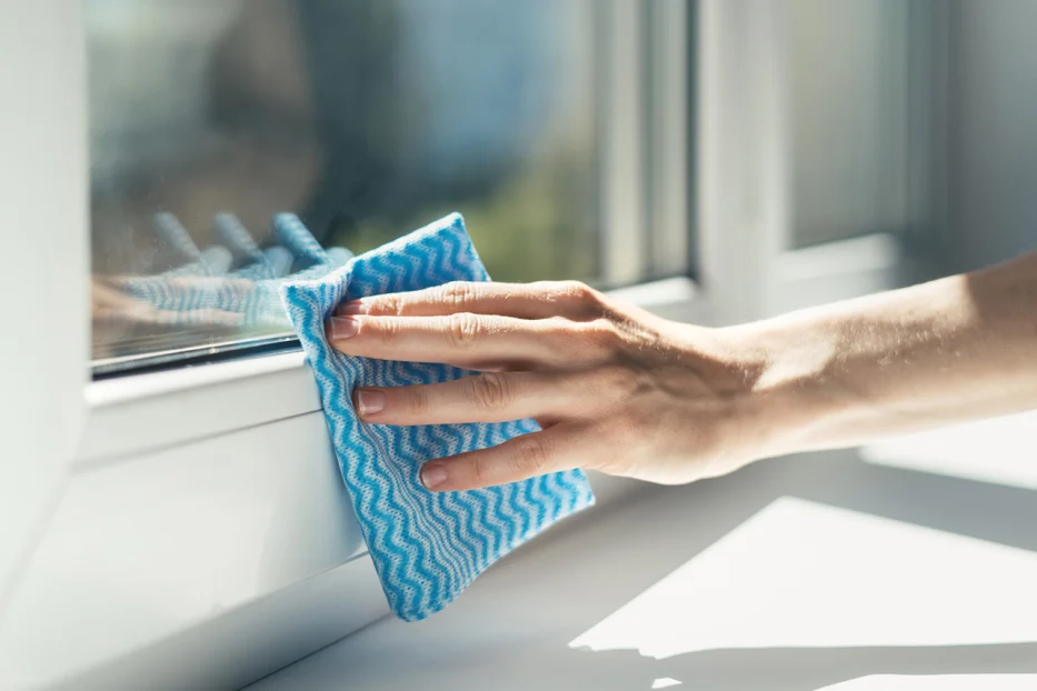 Comment nettoyer les fenêtres en plastique blanches jaunies ? Nettoyage des fenêtres en PVC